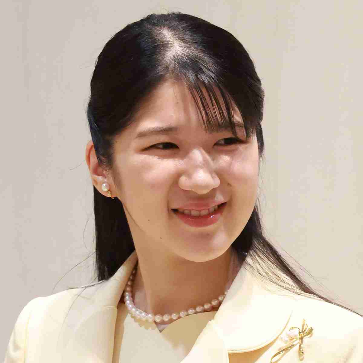 「雅子さまのお若い時みたい」愛子さま　腰まで伸ばされた髪をバッサリ…WBCご観戦で披露された“イメチェンお姿”に歓喜続々（女性自身） - Yahoo!ニュース