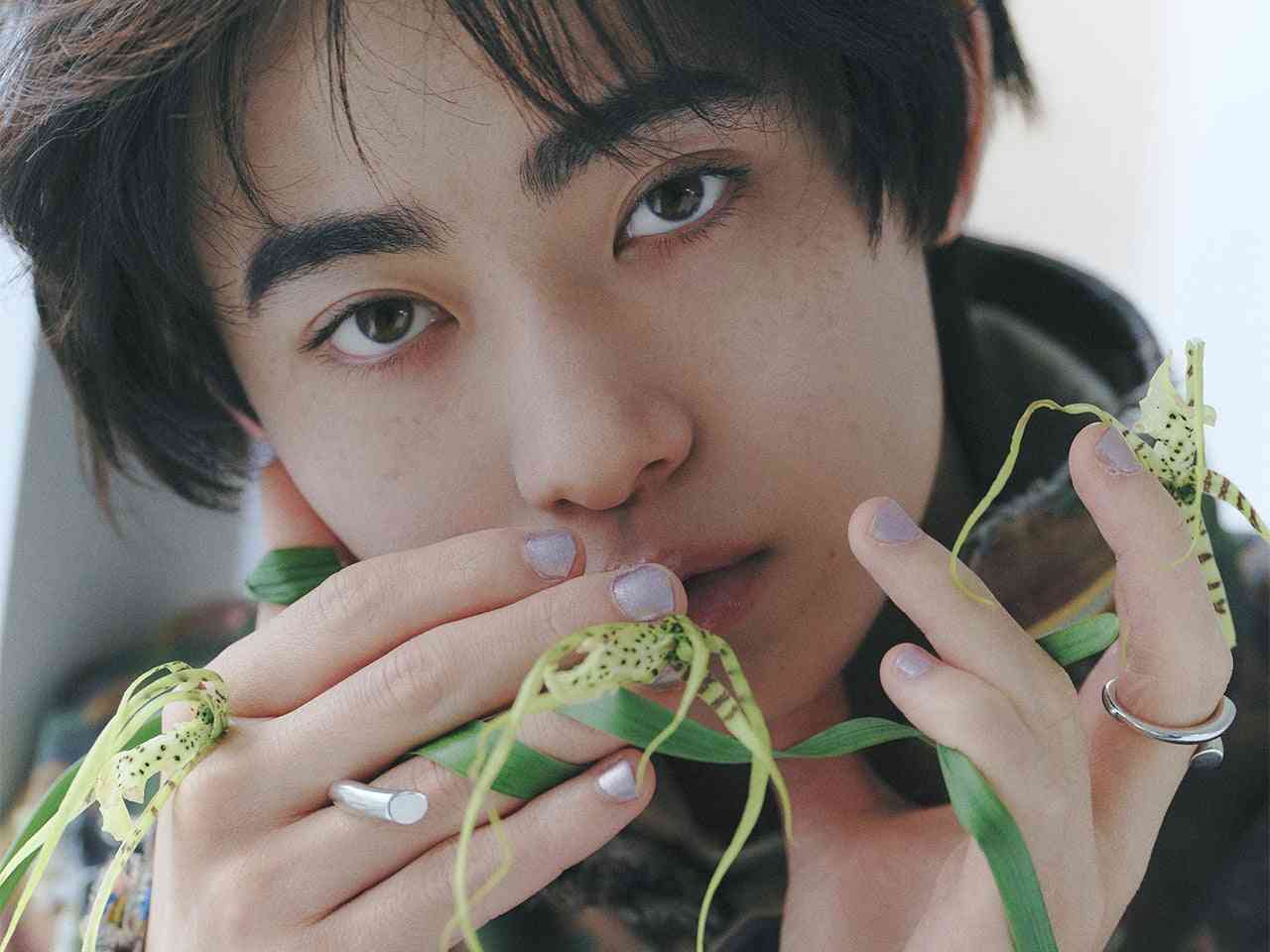 「花を育てる心の余裕を」豊田裕大、変わりゆく花との距離感と“自分を見つめる”時間。【toyomeki vol.3】  メンズノンノウェブ | MEN'S NON-NO WEB