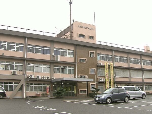 「お前の家族を殺してだな…」市役所で職員を脅迫か 18歳派遣社員の男を逮捕「例え話をしただけ」と容疑を否認｜FNNプライムオンライン