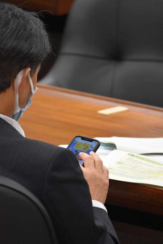 【国会】タブレットは「品位」を欠くのか　本会議で使用不可、解禁求める声　