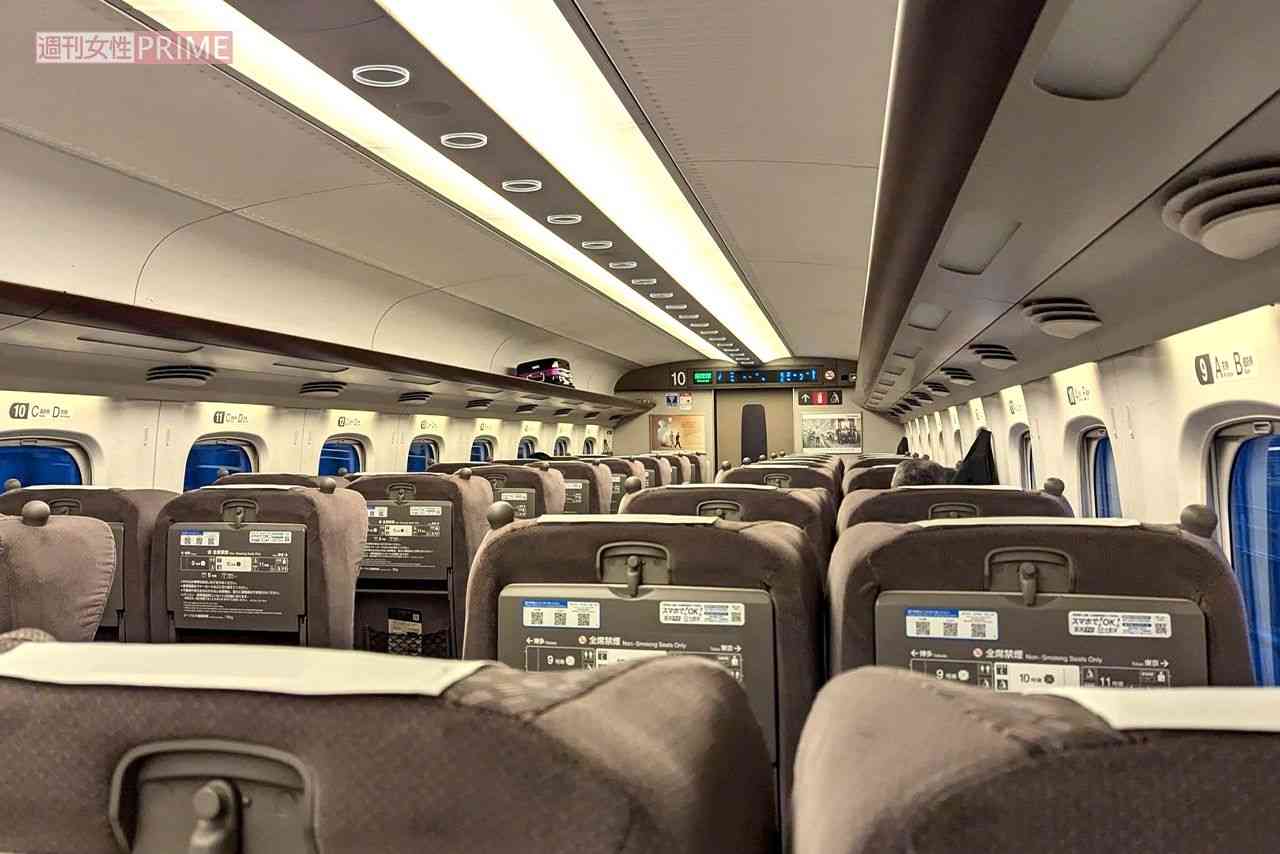 《新幹線のグリーン車で宴会》迷惑客でなく「注意した側」が移動で物議…JR西日本の見解と浮上した「禁酒席案」 | 週刊女性PRIME