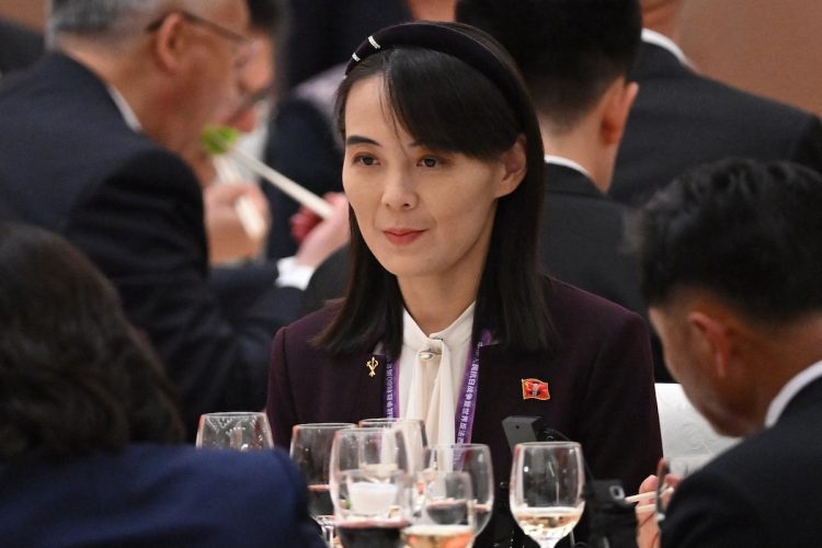 《頬がこけているように見える…》金正恩総書記の妹・与正氏の健康不安を指摘する声、北朝鮮政権内での“昇進”は金ジュエ後継体制の布石か（NEWSポストセブン） - Yahoo!ニュース