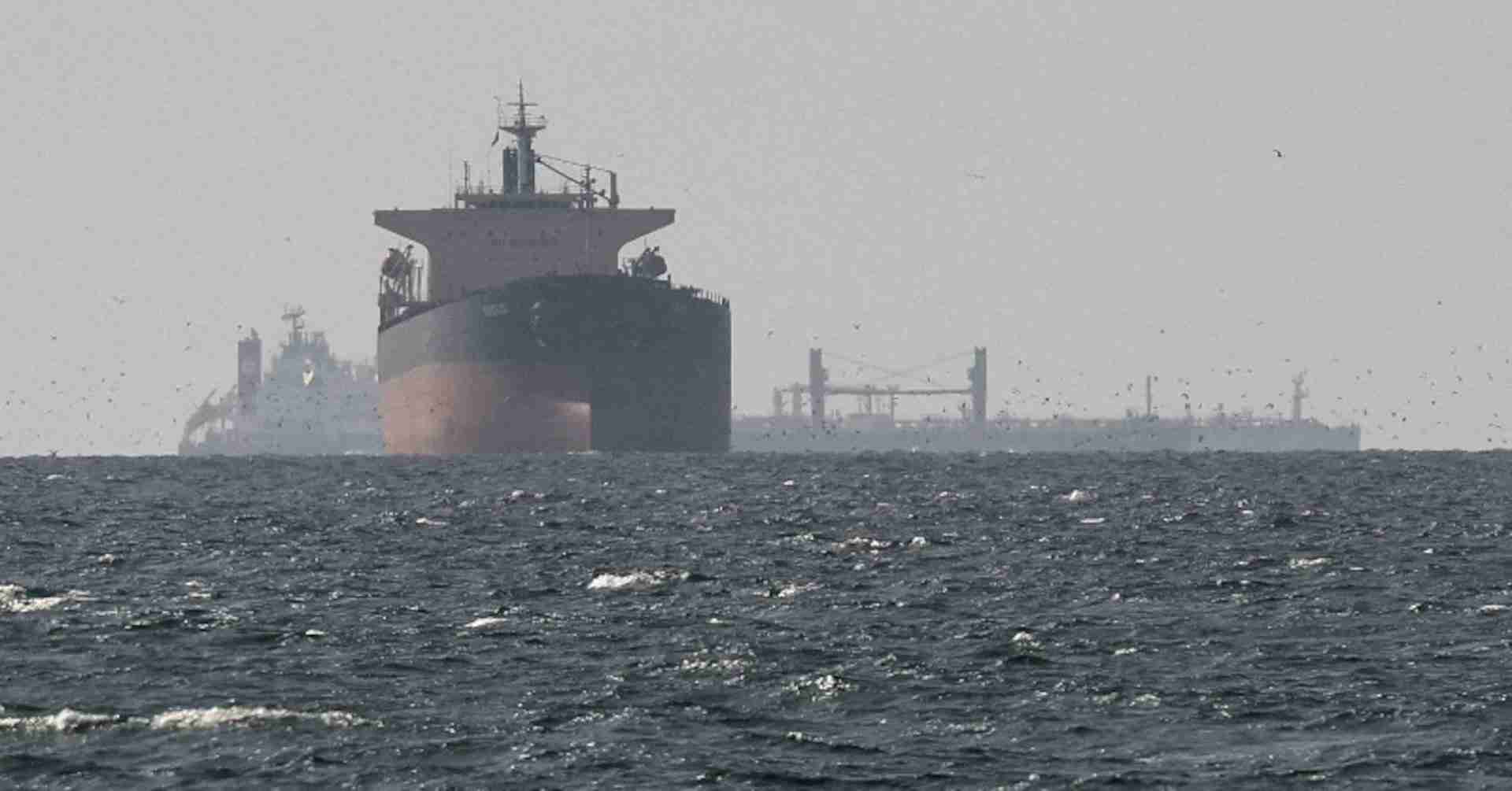 イラン産原油のホルムズ海峡通過、ほぼ通常通り　周辺国の輸出停止でも | ロイター