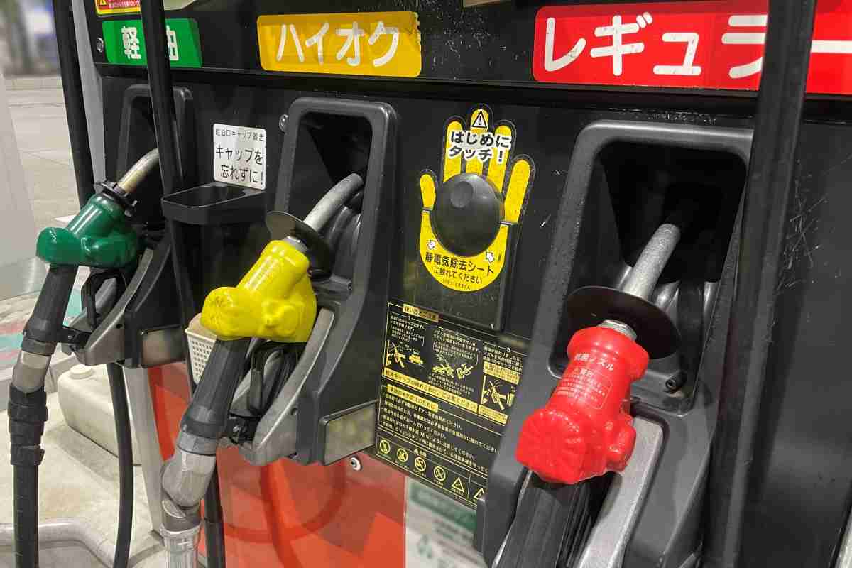 【消えた17.1円の闇】ガソリン補助金「30.2円」投入で値下がりわずか「13.1円」…市場価格に直接反映されない“中抜き前提”の補助金政策の無責任 | マネーポストWEB