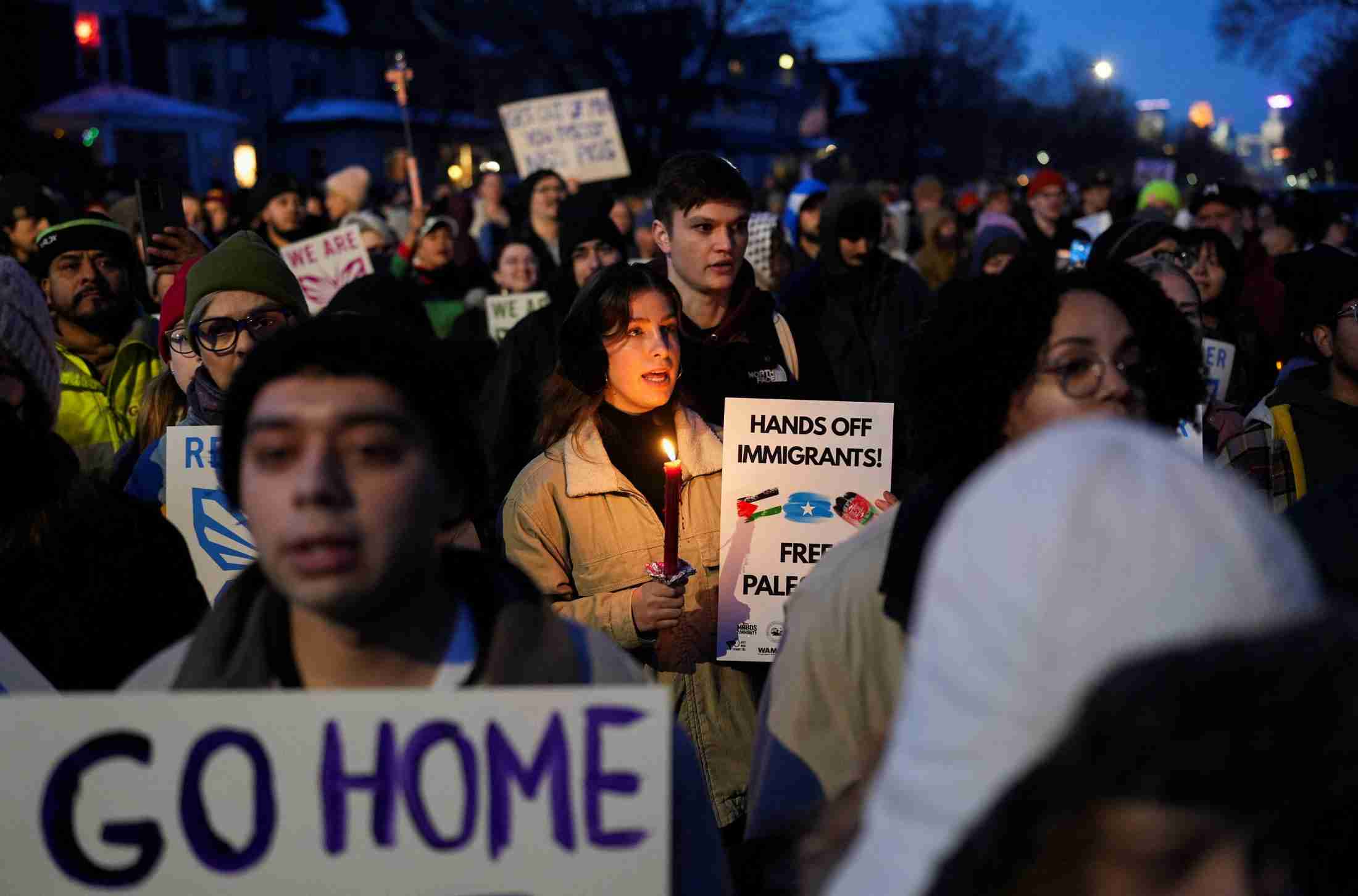 米で移民摘発抗議の女性射殺　中西部ミネソタ州、当局者が発砲（共同通信） - Yahoo!ニュース