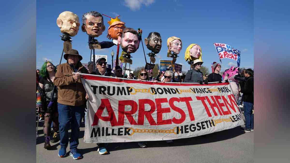 「ＮＯ　ＫＩＮＧＳ」全米各地でトランプ政権に抗議デモ…「逮捕せよ」「憲法軽視するな」 : 読売新聞