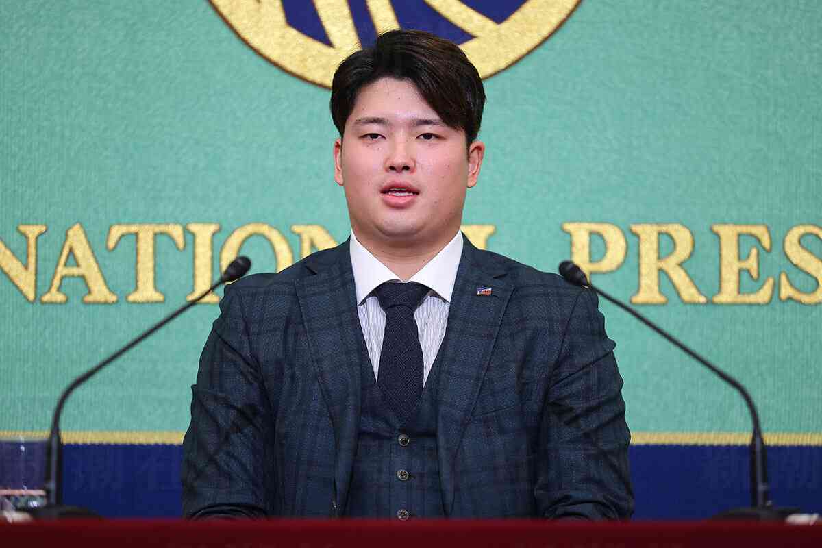 「村上宗隆」が天皇ご一家に“不敬ポーズ”の本当の理由　「ヤクルト時代から不振に陥ると…」（デイリー新潮） - Yahoo!ニュース