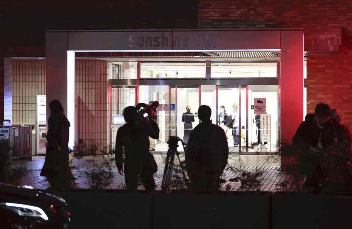 池袋ポケセン刺殺、防犯カメラに容疑者が意識失うまで女性と自分を交互に刺す様子…拡大自殺図ったか