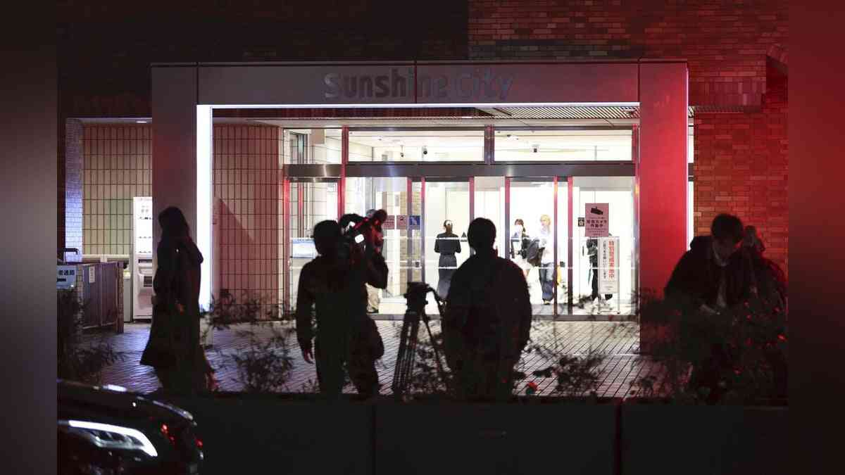 池袋ポケモンセンター刺殺事件、容疑者の男が意識失うまで女性と自分を交互に刺す様子が防犯カメラに…拡大自殺図ったとみて殺人容疑で捜査 : 読売新聞