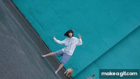 ライフカード「LaLaLaLife 」篇30秒【公式】 on Make a GIF