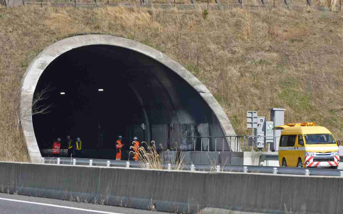 遺体は静岡の一家と埼玉の男性　新名神6人死亡事故　三重県警（時事通信） - Yahoo!ニュース