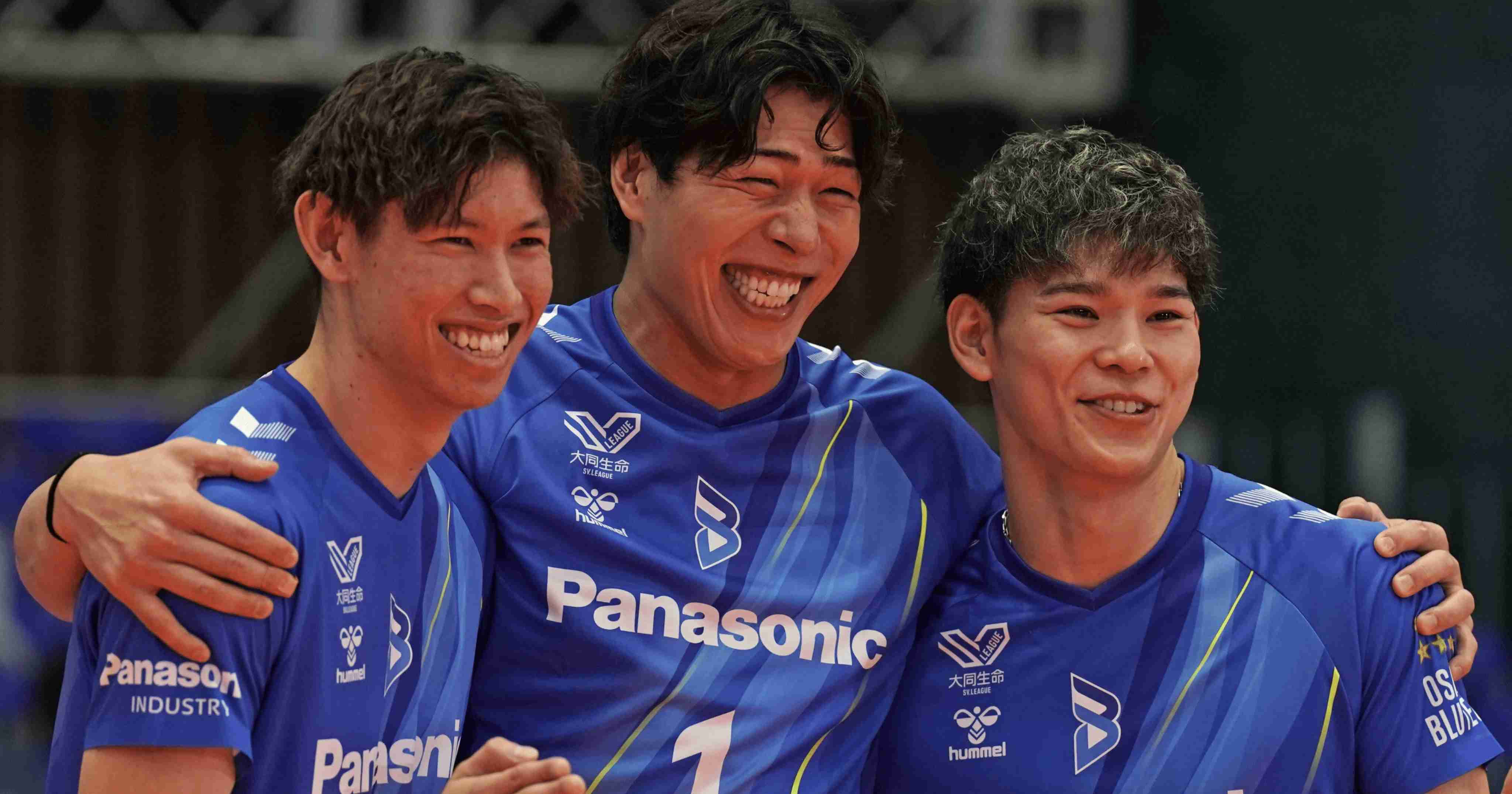 清水邦広39歳現役引退「膝の状態は、だいぶヤバいです」大ケガを乗り越えた“大エース”が最後まで愛された理由「やっぱりバレー、面白いっすよ」 - バレーボール - Number Web - ナンバー