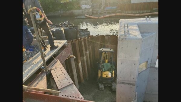 重機に挟まれる…橋の架け替え工事中だった48歳作業員が死亡 ワイヤーで取り付けていた小型重機が突然落下