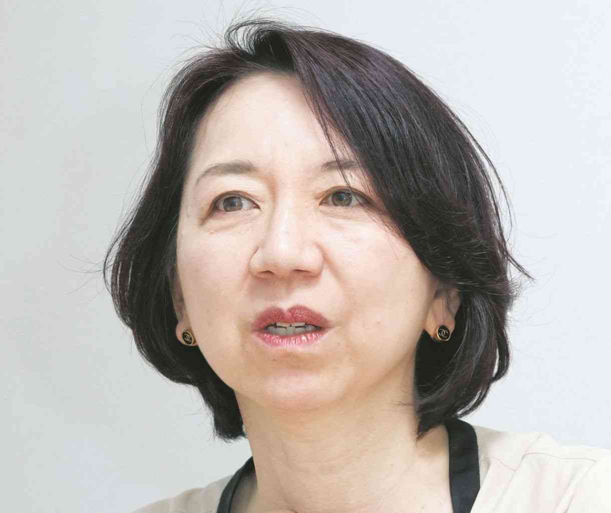 人種差別コラムを載せた責任は…　作家・深沢潮さんが失望した新潮社の定型文対応と、希望を感じた市民の行動：東京新聞デジタル