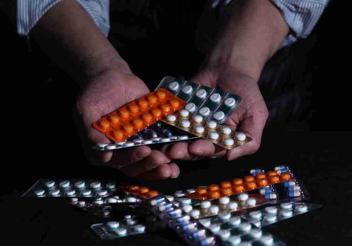 市販薬乱用、若年女性で多く　高校生70人に1人経験　厚労省「命に関わり危険」（時事通信） - Yahoo!ニュース