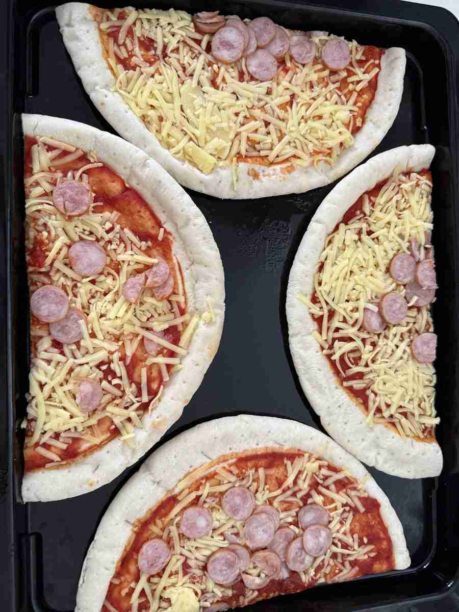 ピザ2枚を1回のオーブンで一気に焼く裏技⇨「賢すぎん？」「半世紀以上生きてて気付きませんでした」と大反響