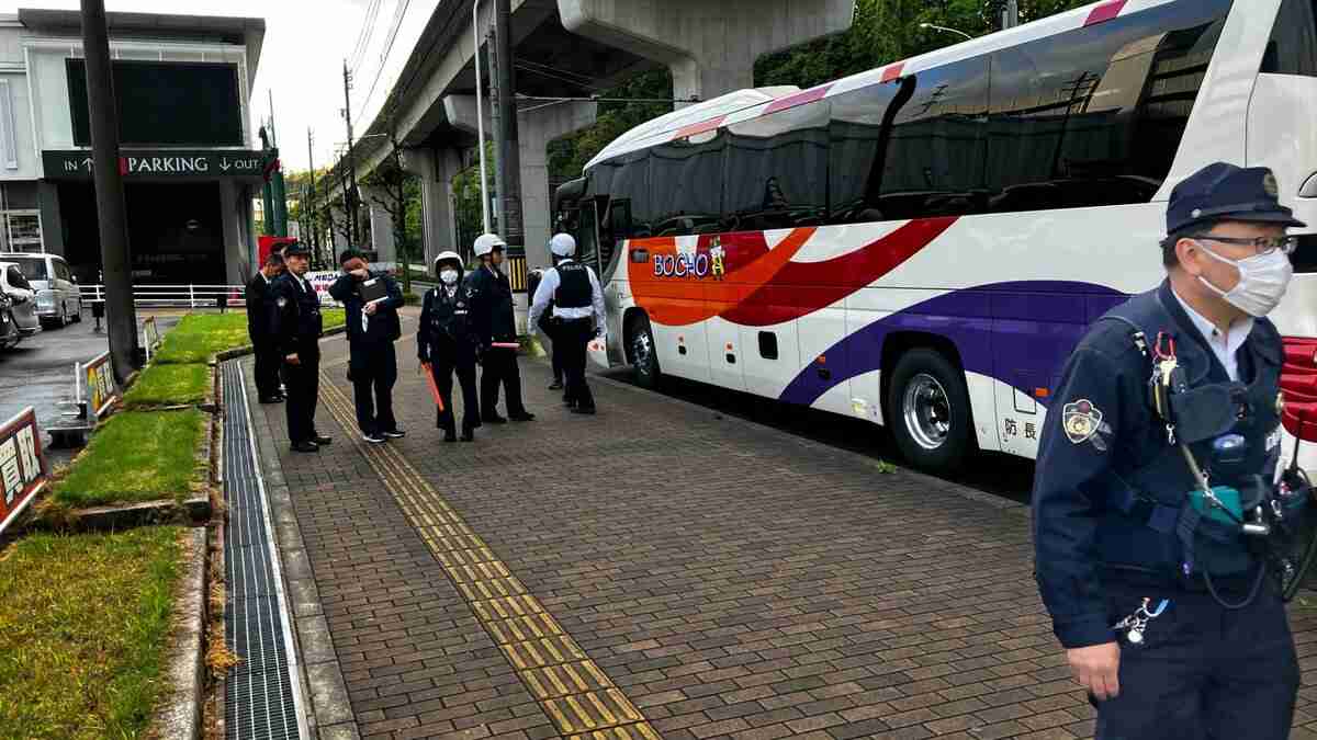 【速報】「ナイフを所持した男が…」高速バスの車内で折りたたみナイフ所持か　60代の男を現行犯逮捕　　警察が安全確保し突入　広島 | TBS NEWS DIG (1ページ)