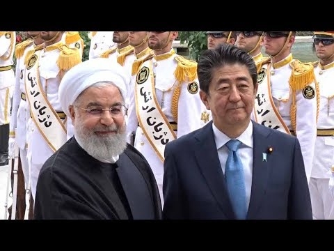 安倍首相がイラン訪問　ロハニ大統領らに出迎えられる