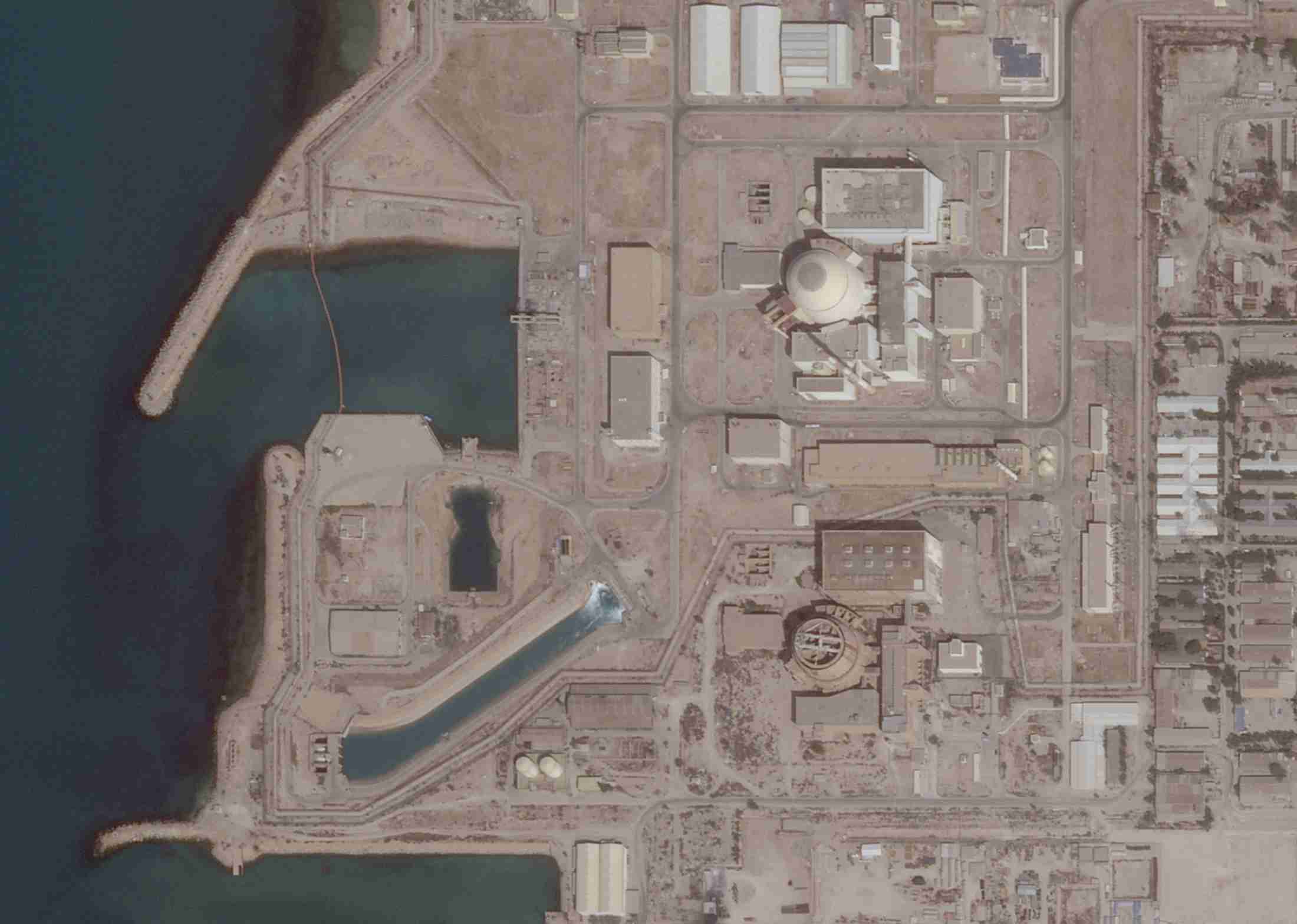 イラン南部の原発に飛翔体、1人死亡　南西部の石化施設に空爆（ロイター） - Yahoo!ニュース
