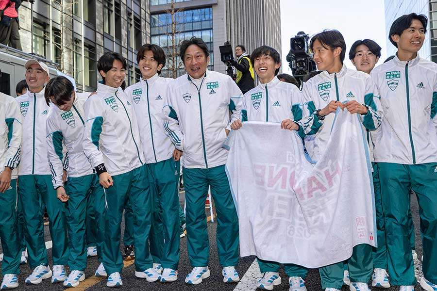 箱根駅伝3連覇中の青山学院大、レッドブルと提携発表「翼をさずかりました」　原監督も期待「相性良さそう」 | THE ANSWER