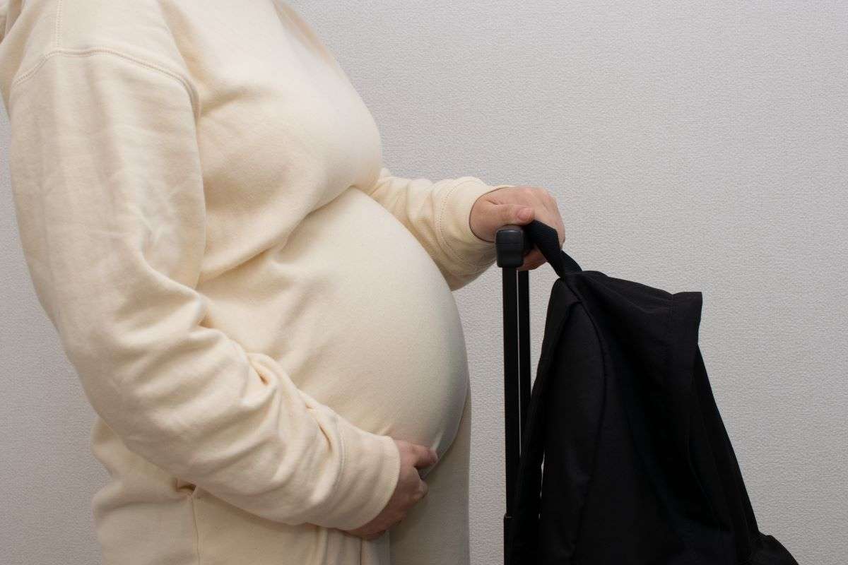 「こんなにいるのに何で俺なんだよ」満員の新幹線自由席、舌打ちして席を立った乗客。通路に立っただけの「妊婦」の気まずさ【専門家助言】 | FORZA STYLE｜ファッション＆ライフスタイル[フォルツァスタイル]