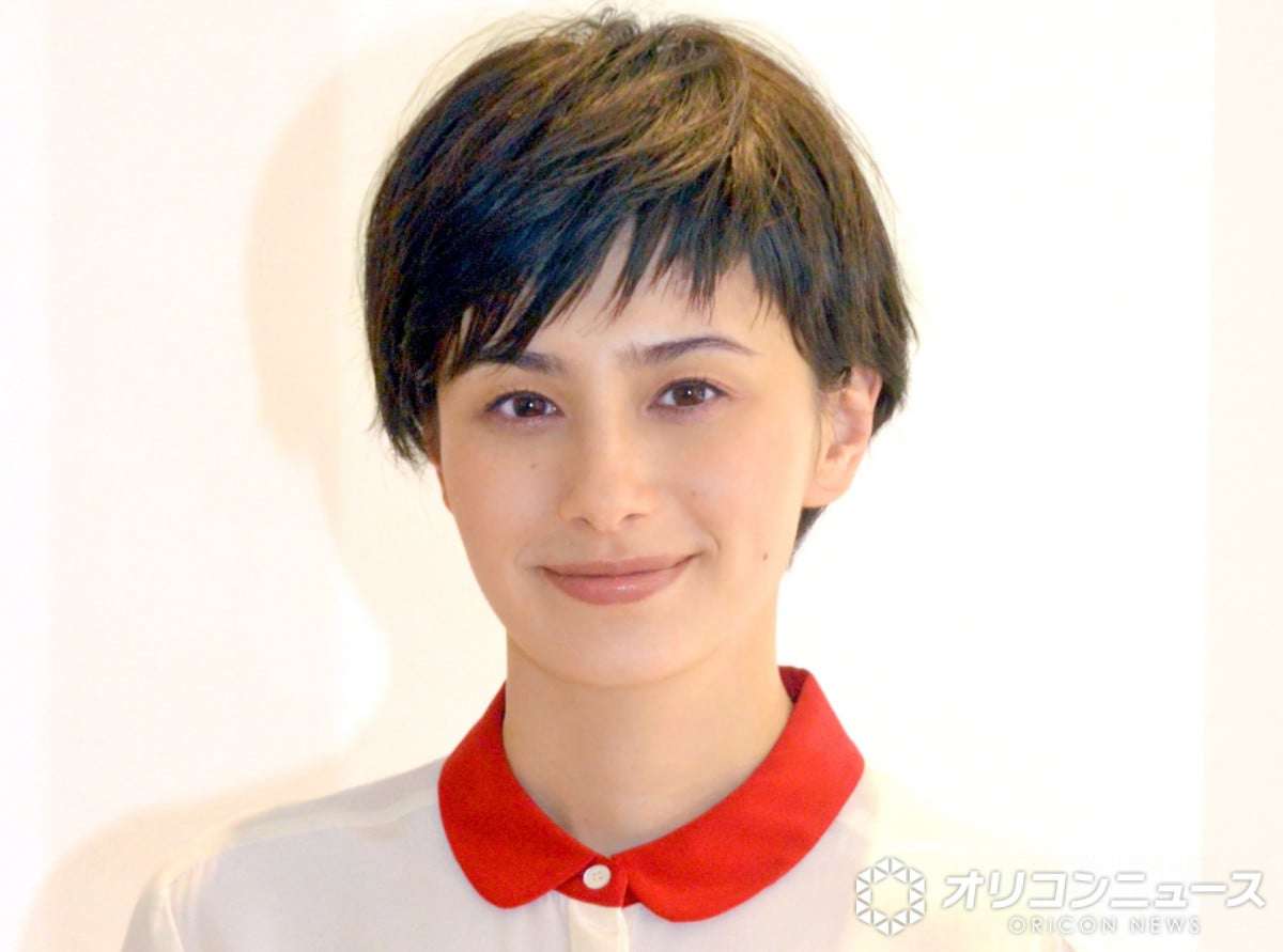 ホラン千秋が“覚醒”、ハイトーンヘア＆モードな表情で印象ガラリ「かっけぇー」「プラダを着た悪魔に出てました？」  | オリコンニュース（ORICON NEWS）