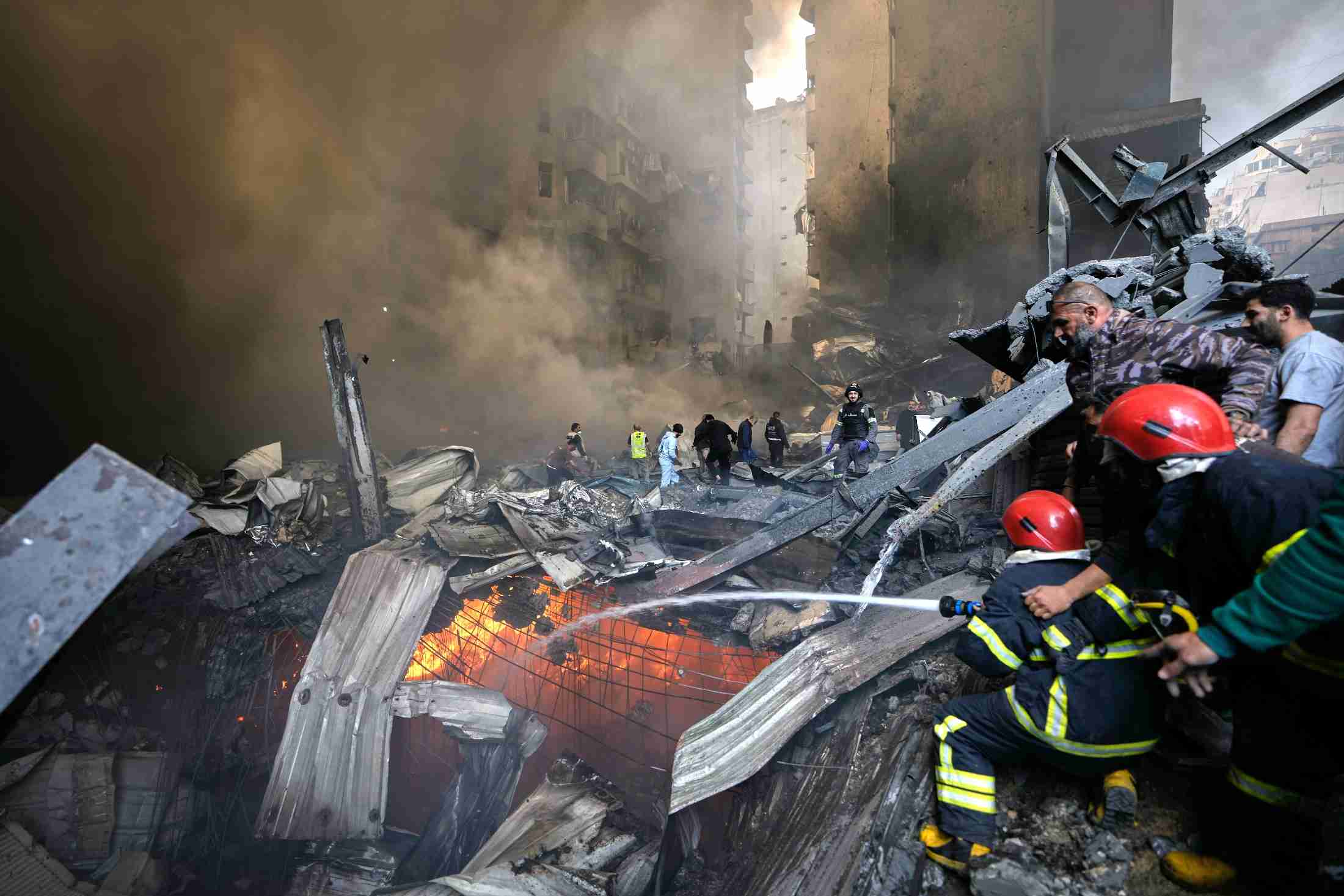 イスラエルがベイルートを爆撃　首都中心部で200人近くが死亡（AP通信） - Yahoo!ニュース
