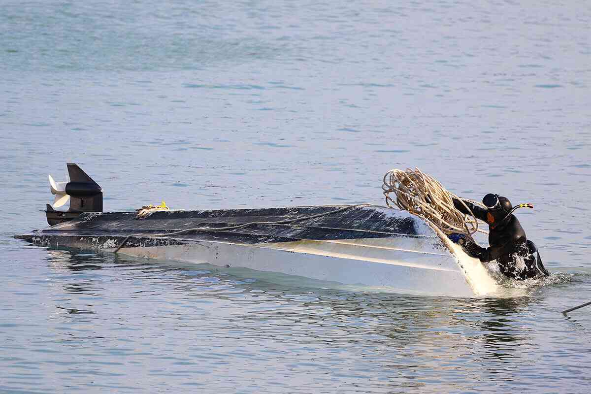 〈辺野古転覆事故〉スナックで泥酔した「平和丸」船長が直撃取材に答えた！　「出航を決めたのは俺じゃない」「死人を起こして聞いた方がいい」 | デイリー新潮