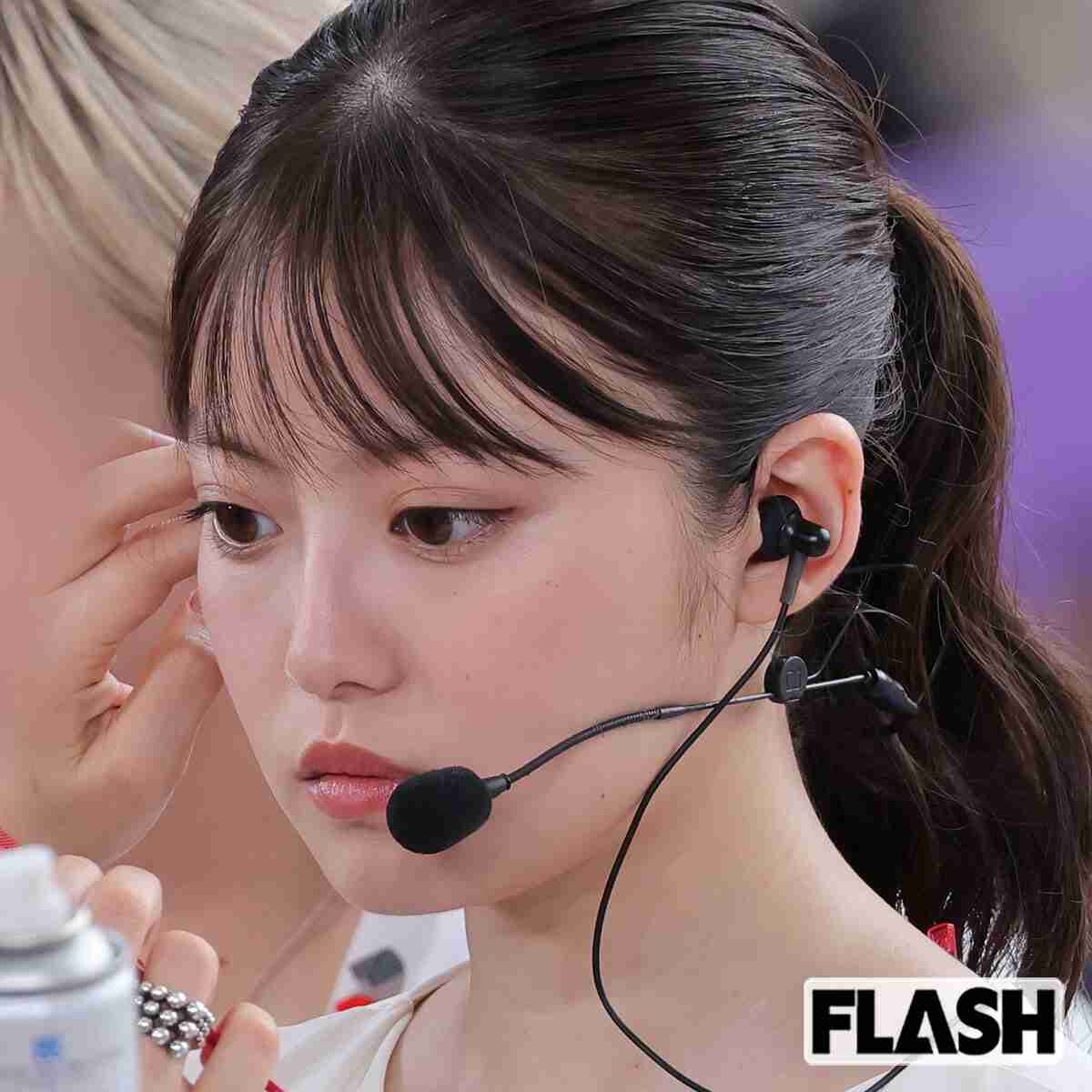 今田美桜、“胸元パツパツ”ニット姿好評で加速する快進撃…“同郷”橋本環奈は女優業苦戦で“逆転”の気配（SmartFLASH） - Yahoo!ニュース