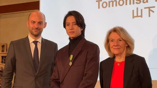 山下智久さんがフランスの国家勲章を受章　仏語、英語を交え挨拶　ドラマ出演でワイン文化の日本への“橋渡し”評価｜FNNプライムオンライン
