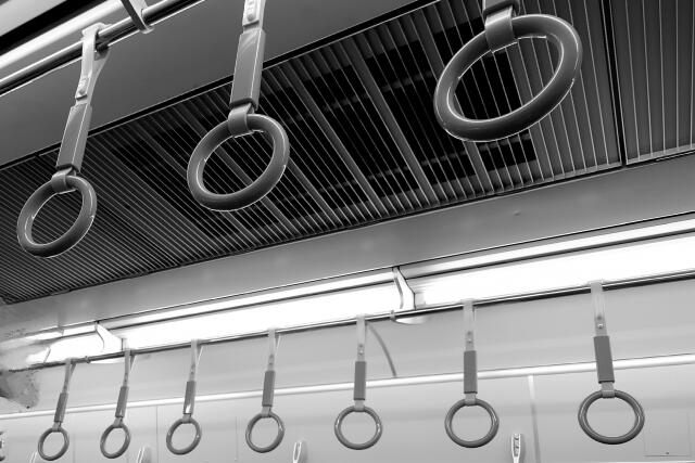 「ぶつかってくるな！」満員電車で突然の怒号　責められた女性が駅で降り、警察官に事情を説明するまで: J-CAST ニュース