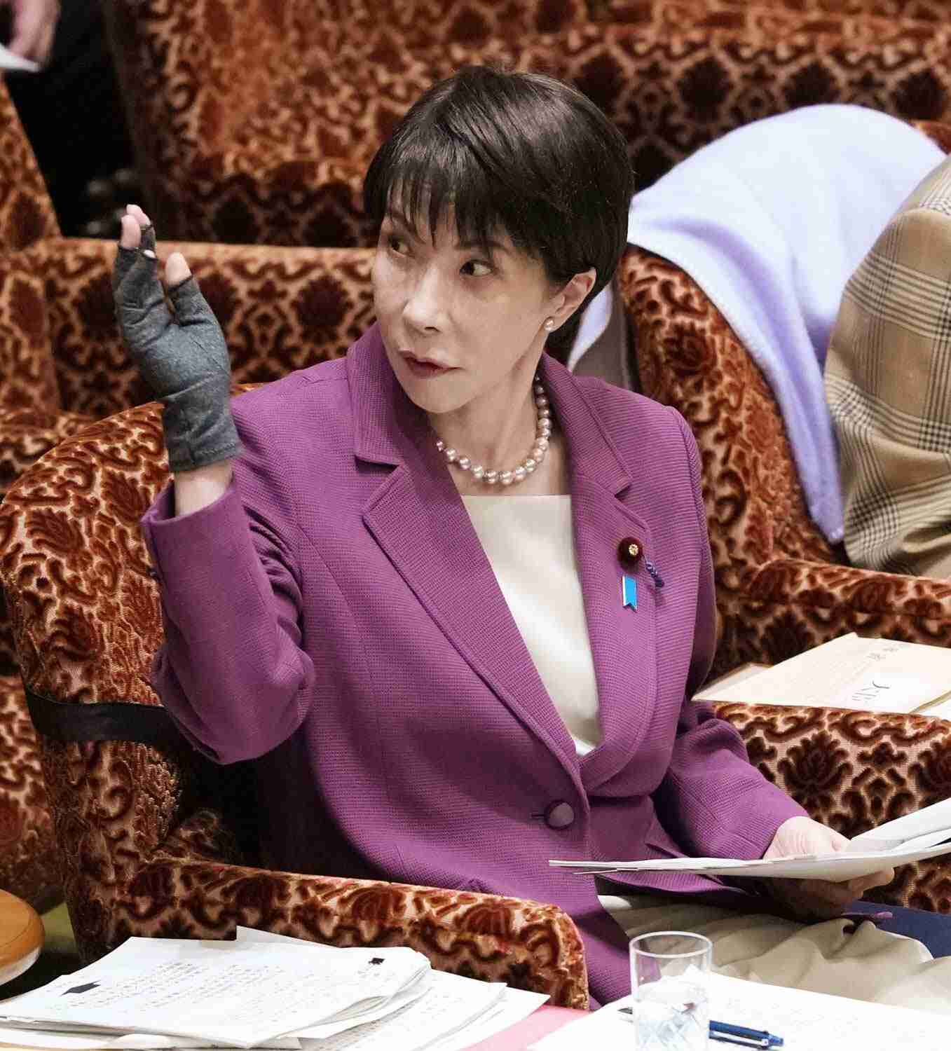 高市陣営が対立候補への“中傷動画”を投稿していた《総裁選の期間中に…小泉氏に「無能」、林氏に「アウト」》（文春オンライン） - Yahoo!ニュース