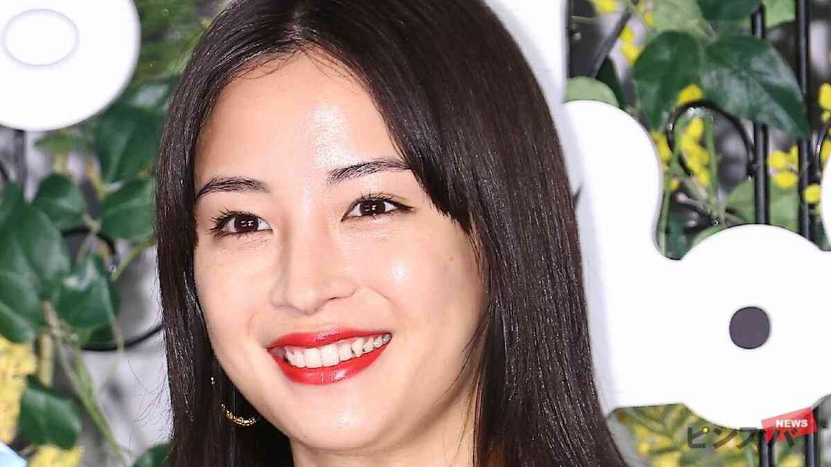 広瀬すず、レイヤーヘアで雰囲気ガラリ「さり気なくヴィトン着こなす」近影が沸騰「美人はラフが似合う」｜ニュース｜ピンズバNEWS