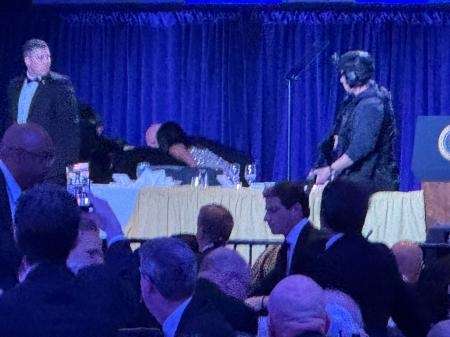 米大統領出席の夕食会で大きな音　記者会主催、トランプ氏は無事