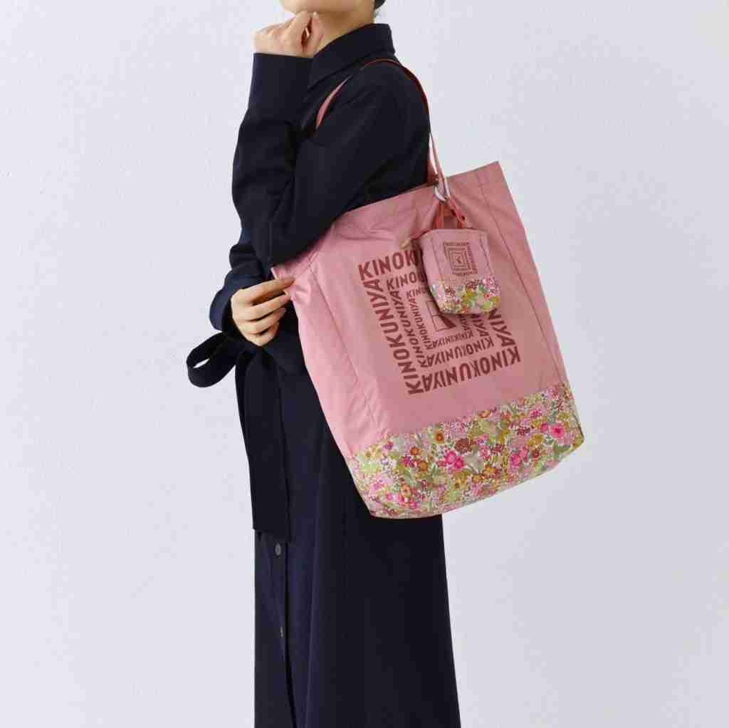 【新作】紀ノ国屋×リバティ柄エコバッグ登場　花柄3色・折りたたみ＆カラビナ付きで持ち運び便利