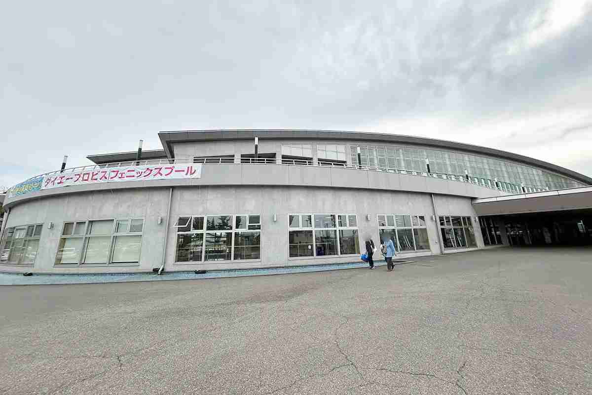 6.5兆円「物価高交付金」が全国の自治体の“ハコモノ整備”に使われている実態 新潟県「1.4億円でプールに電光表示盤取り付け」事業に、地元住民「黒板とチョークでいいよ！」と呆れ顔 | マネーポストWEB