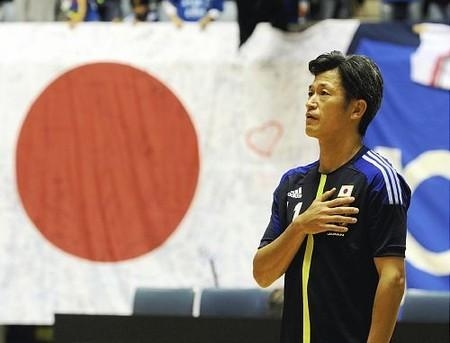   三浦知良「自分の国の国旗や国歌に敬意を表さない人が他国に対して敬意を表する事ができますか？」