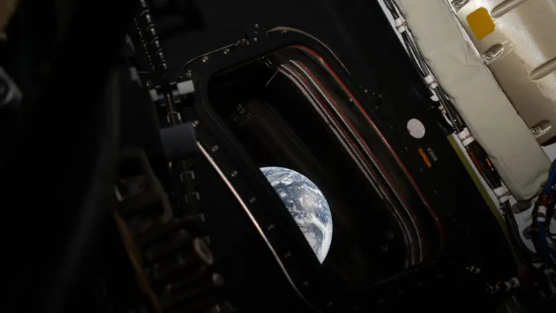 宇宙船オリオンのクルー、地球を撮影　米「アルテミス2」計画