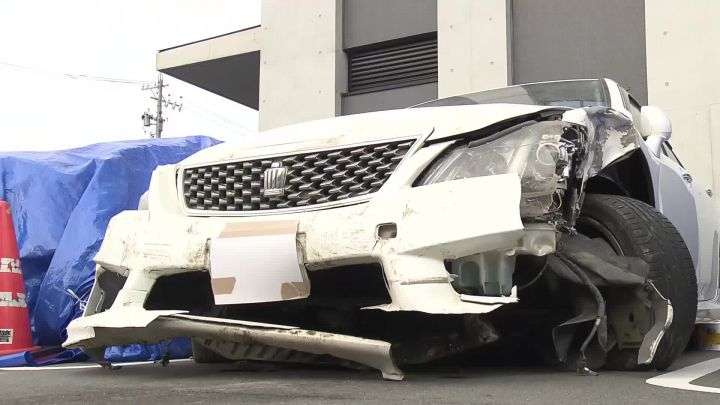 パトカーから逃走した車が空き家に衝突 トルコ国籍の運転手を警察官の胸ぐら掴んだ公務執行妨害の疑いで逮捕 | 東海テレビNEWS
