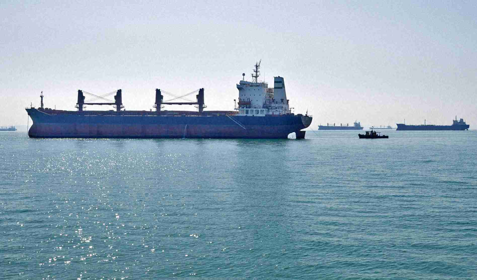 ホルムズ海峡で商船が銃撃受ける　イラン革命防衛隊が発砲か（毎日新聞） - Yahoo!ニュース