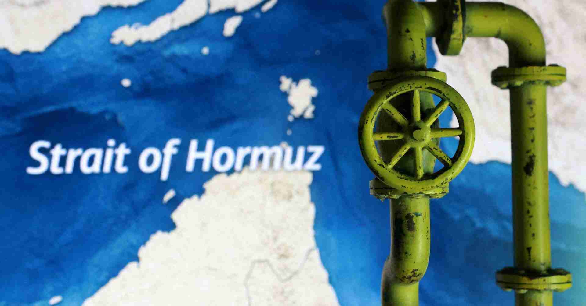 イランの革命防衛隊、ホルムズ海峡で機雷回避するための航路図公開＝メディア | ロイター