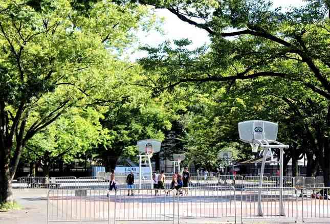 代々木公園のバスケコート「外国人や大人が占領」「危ないからどけ！って」「ファックと言われた」少年らSNSで訴え　動画拡散