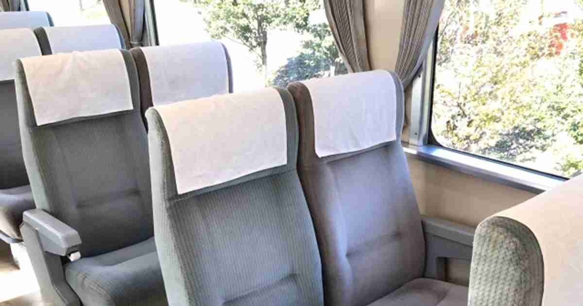 《トラブル恐れ泣き寝入りの人も》電車、バスの座席で足や肩を広げる“領域侵犯”問題が話題…JR、東京メトロが示した「対応策」