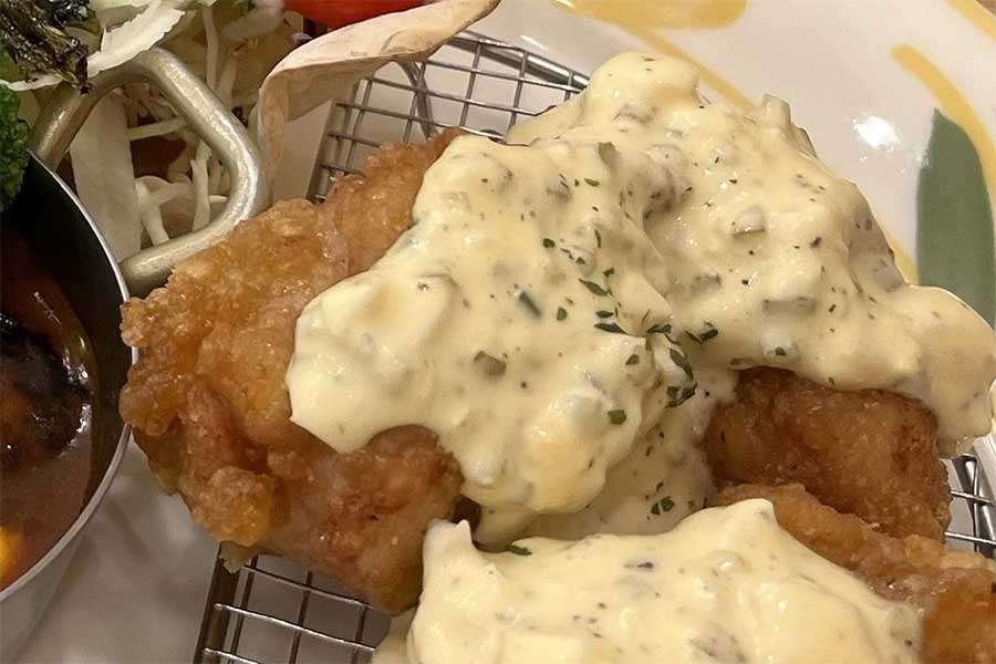 「中が完全に生…」チキン南蛮を食べた女性が悲鳴　店の