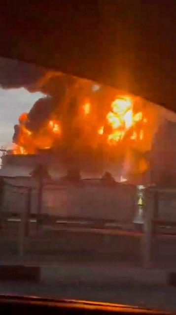 ロシア、大規模火災で非常事態宣言　黒海沿岸の石油拠点に無人機攻撃（朝日新聞） - Yahoo!ニュース
