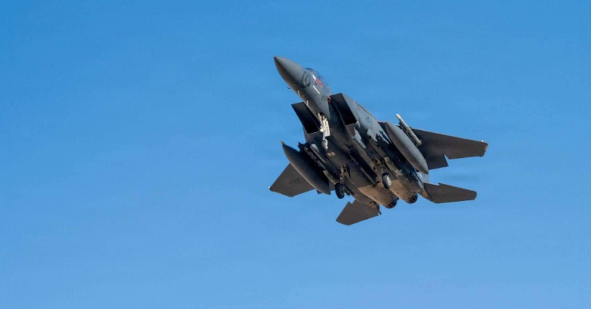 米、行方不明の戦闘機乗員救出　トランプ氏「史上最も大胆な救出作戦の一つ」 | ロイター