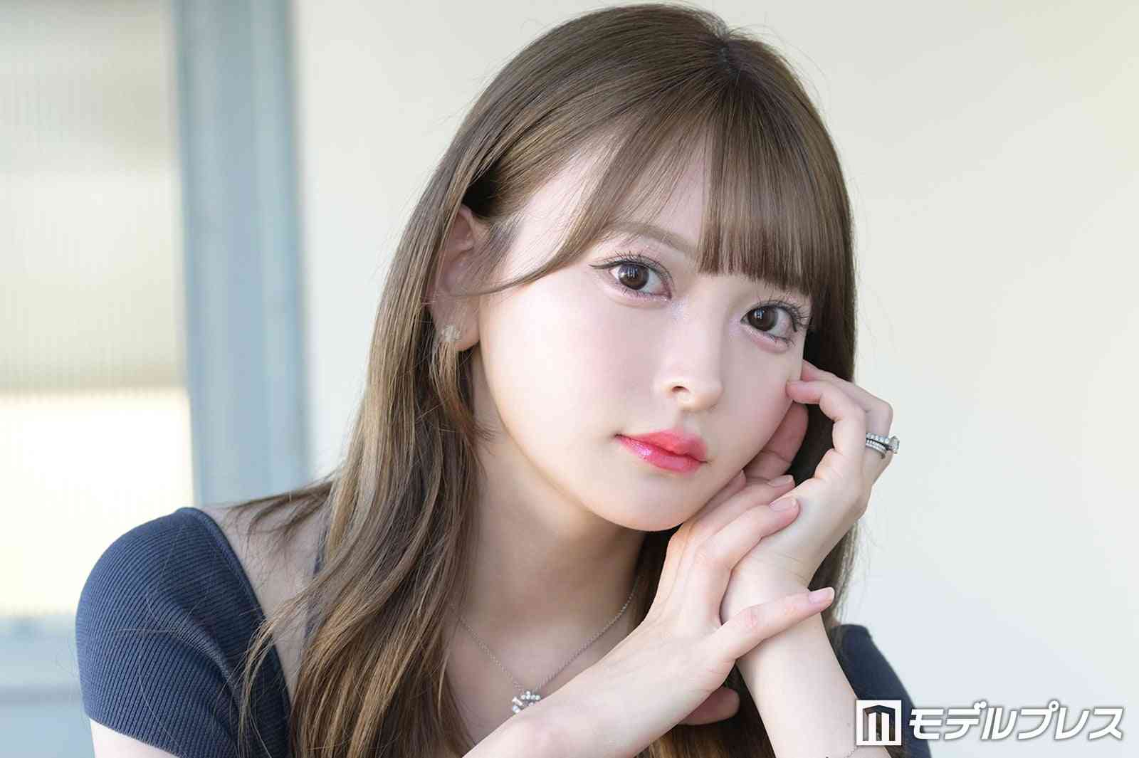 “整形総額2000万超え”黒崎みさ、離婚発表 双子の息子との3ショットで報告 - モデルプレス