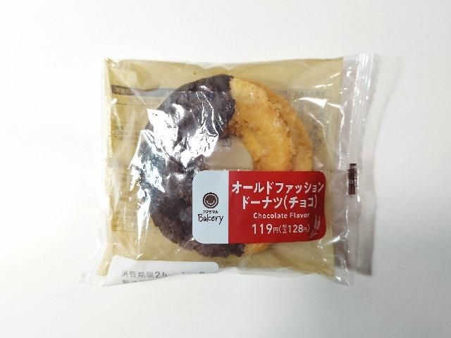 「チョコじゃなくてチョコッとやん」コンビニでドーナツを買ったら...製造中のエラーだと信じたいチョコのかかり具合
