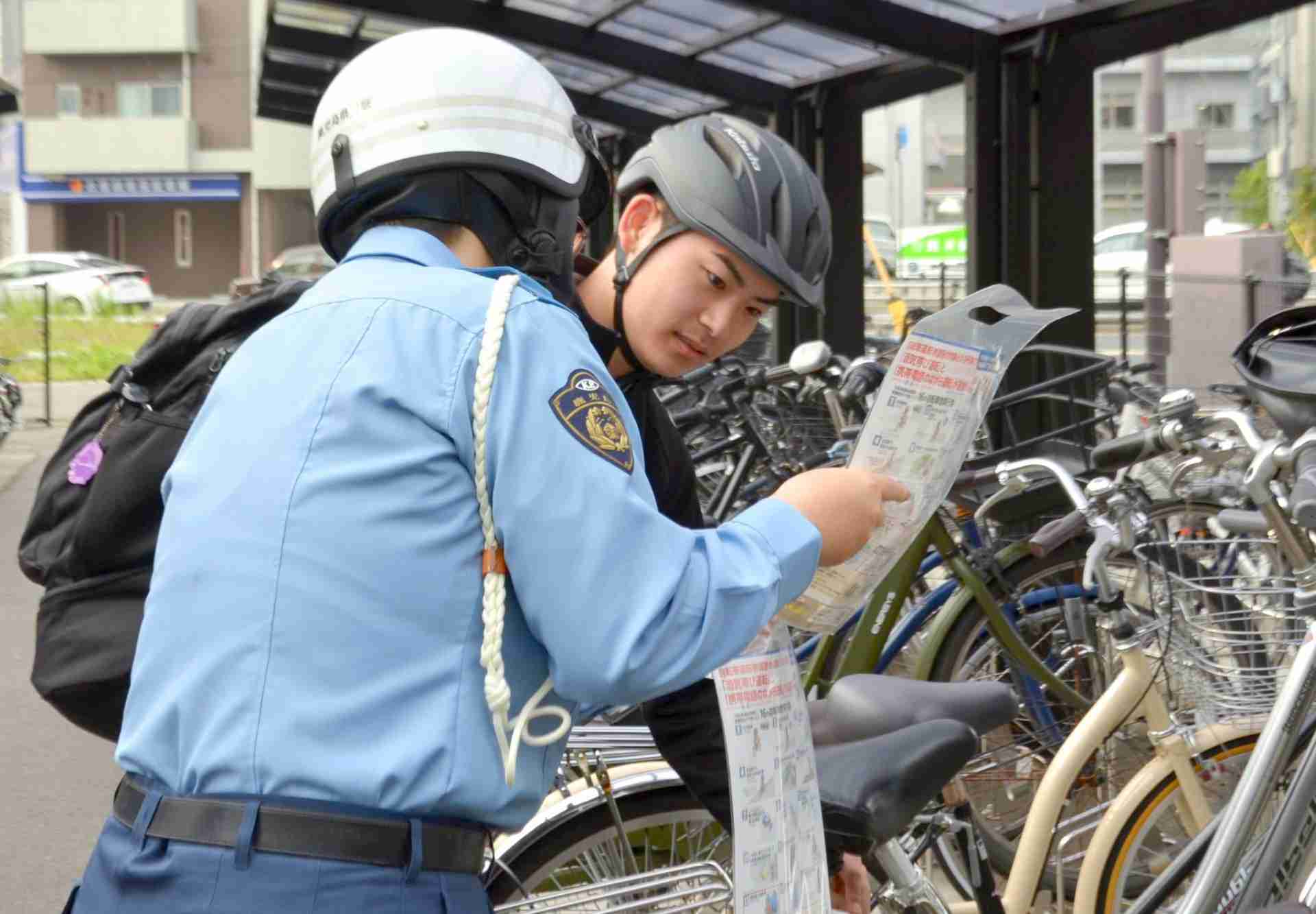 【写真】「知らなかった」では済まされない…自転車の「ながら運転」や信号無視にも「青切符」で反則金　来年4月から適用、県警が周知図る | 鹿児島のニュース | 南日本新聞デジタル