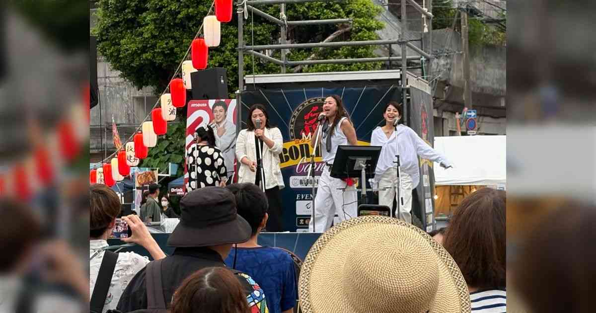 沖縄のお祭りで一般参加のカラオケ大会が始まったが、SPEED歌ってる4人組の中にどう見ても本物が混じってる「立ち位置も同じｗ」「元気な姿が見れて良かった」 - Togetter